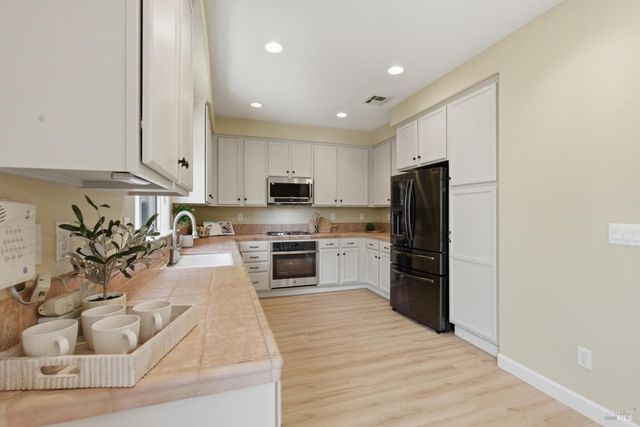 502 Clearwater Oak Ct, Fairfield, CA 94534