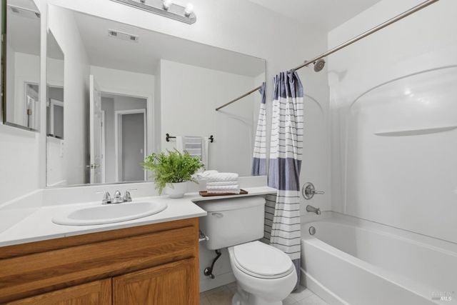 502 Clearwater Oak Ct, Fairfield, CA 94534