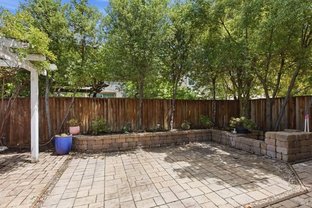 502 Clearwater Oak Ct, Fairfield, CA 94534