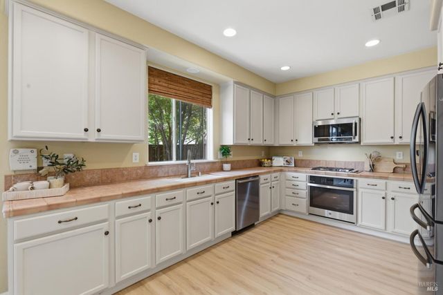 502 Clearwater Oak Ct, Fairfield, CA 94534