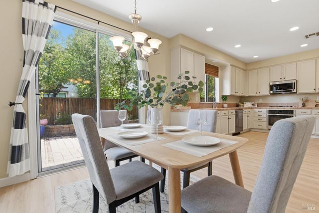 502 Clearwater Oak Ct, Fairfield, CA 94534