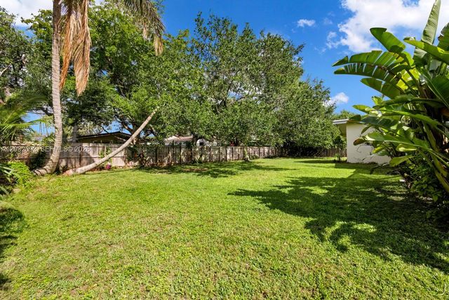 13720 SW 74th Court, Palmetto Bay, FL 33158