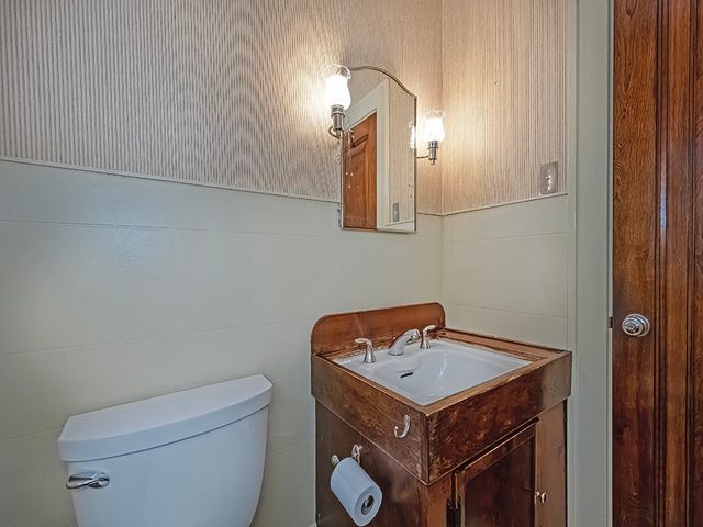 613 N Main St, City Of But Ne, PA 16001