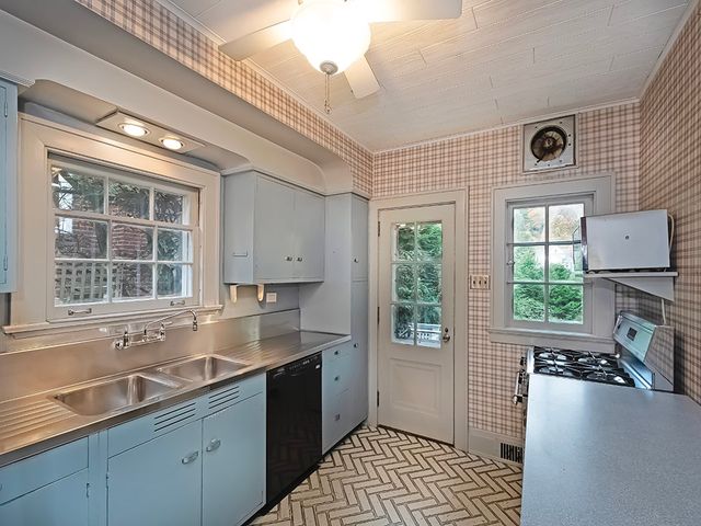 613 N Main St, City Of But Ne, PA 16001