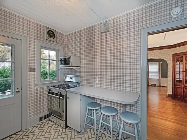 613 N Main St, City Of But Ne, PA 16001