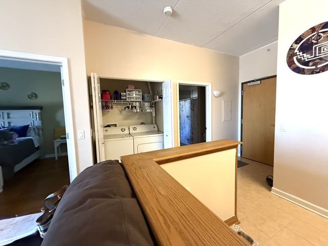 9355 IRVING PARK Road 409, Schiller Park, IL 60176