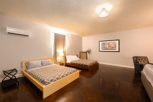 2302 E 9th ST, Austin, TX 78702