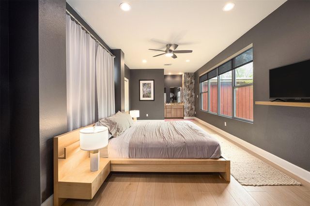 2302 E 9th ST, Austin, TX 78702