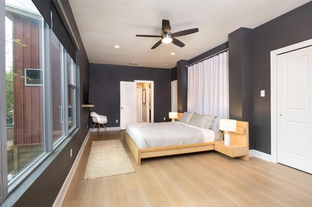 2302 E 9th ST, Austin, TX 78702