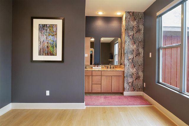 2302 E 9th ST, Austin, TX 78702