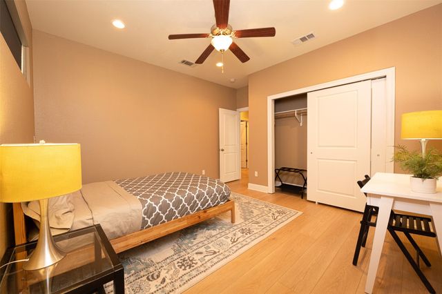 2302 E 9th ST, Austin, TX 78702