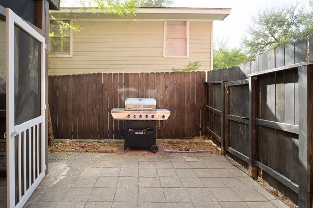 2302 E 9th ST, Austin, TX 78702