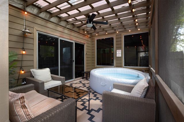 2302 E 9th ST, Austin, TX 78702