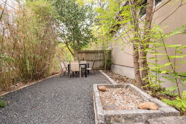 2302 E 9th ST, Austin, TX 78702