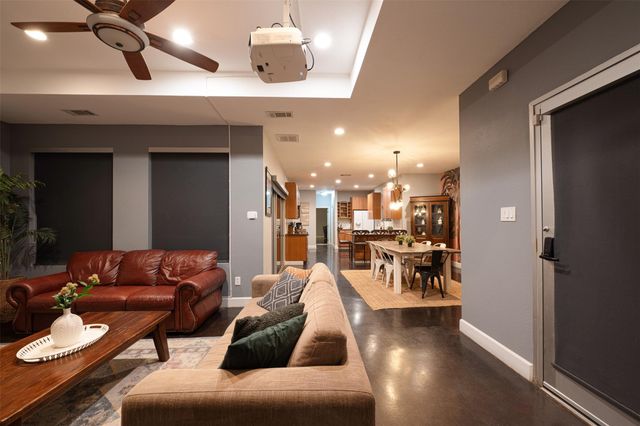 2302 E 9th ST, Austin, TX 78702