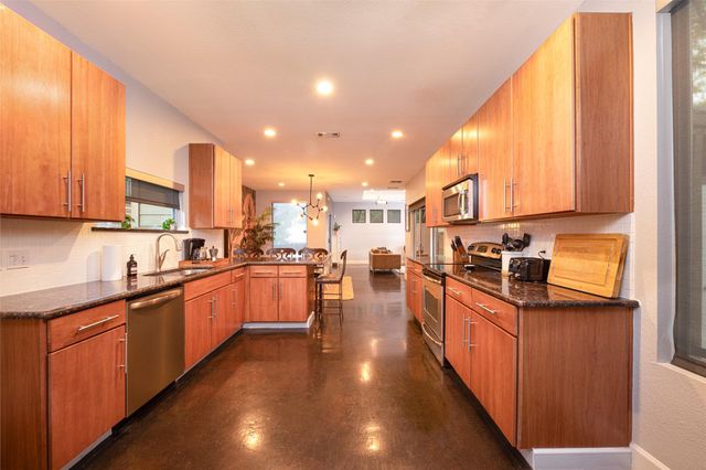 2302 E 9th ST, Austin, TX 78702