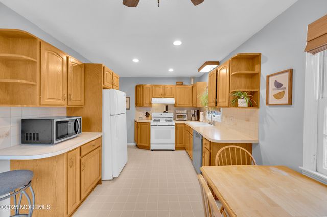 203 Lenape Trail, Brielle, NJ 08730