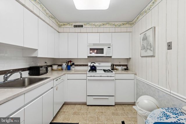 53201 DELAIRE LANDING RD #201, Philadelphia, PA 19114