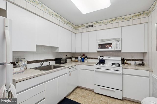 53201 DELAIRE LANDING RD #201, Philadelphia, PA 19114
