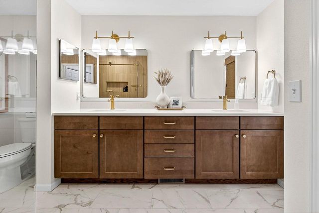 805 KENSINGTON ROAD, Neenah, WI 54956