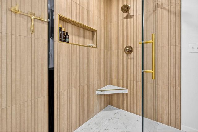 805 KENSINGTON ROAD, Neenah, WI 54956