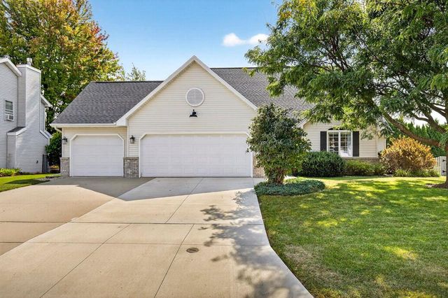 805 KENSINGTON ROAD, Neenah, WI 54956