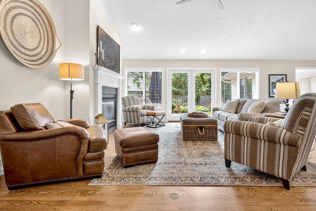 805 KENSINGTON ROAD, Neenah, WI 54956