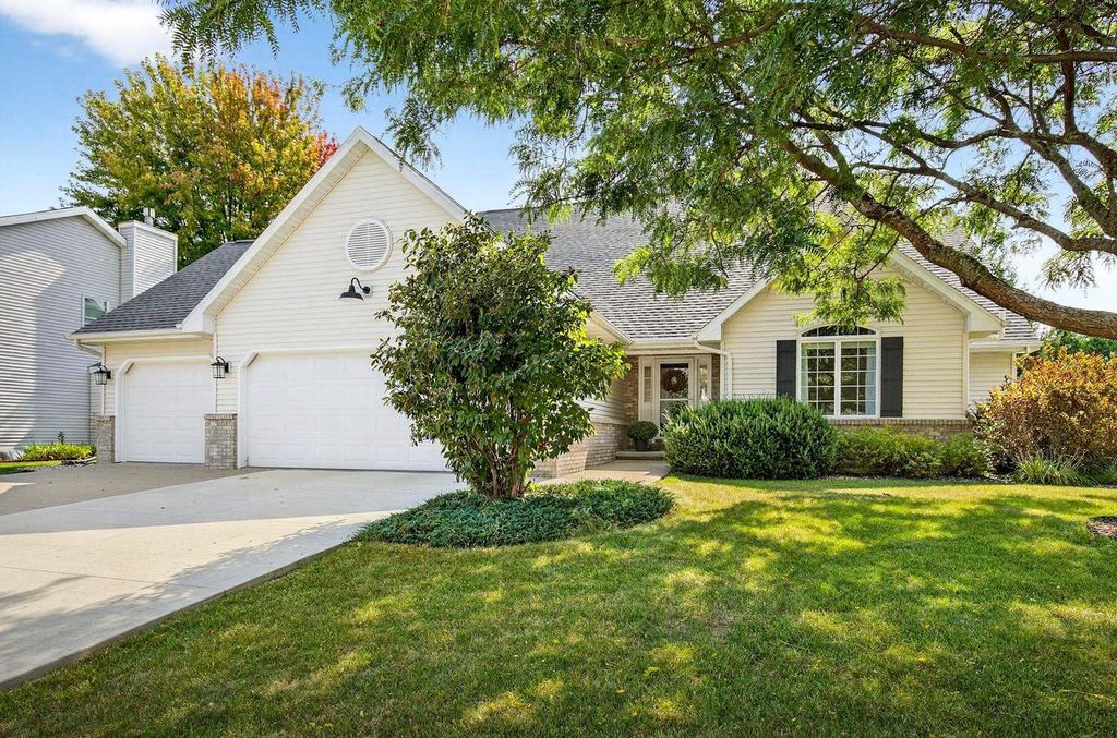 805 KENSINGTON ROAD, Neenah, WI 54956