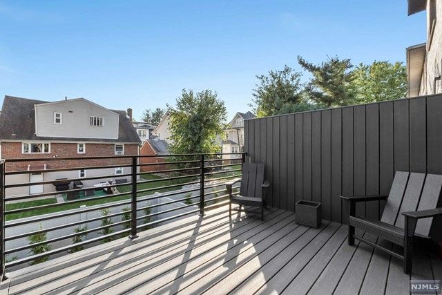 52 Knox Avenue, Cliffside Park, NJ 07010