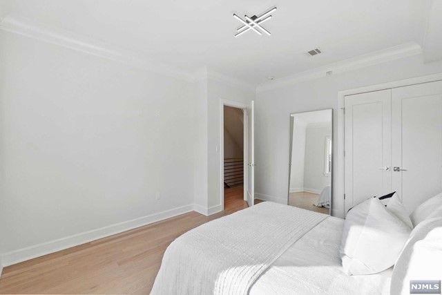 52 Knox Avenue, Cliffside Park, NJ 07010