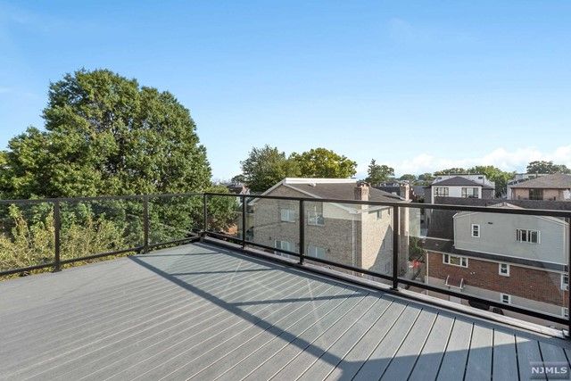 52 Knox Avenue, Cliffside Park, NJ 07010