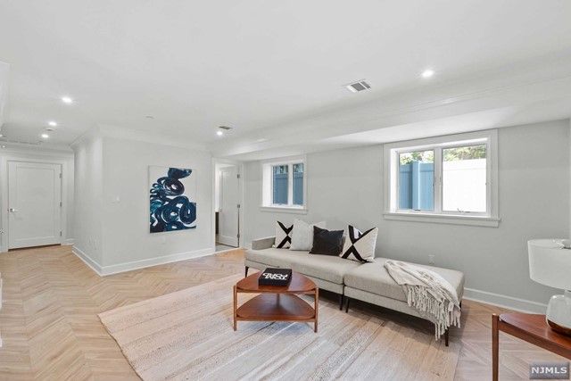 52 Knox Avenue, Cliffside Park, NJ 07010