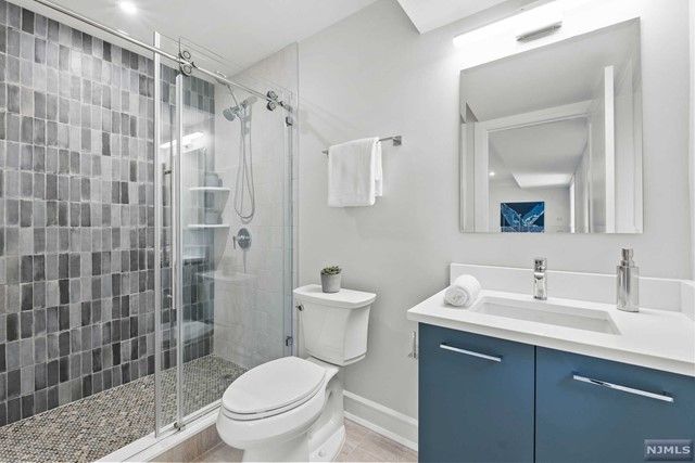 52 Knox Avenue, Cliffside Park, NJ 07010