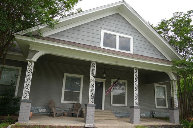 1307 Granbury Street, Cleburne, TX 76033