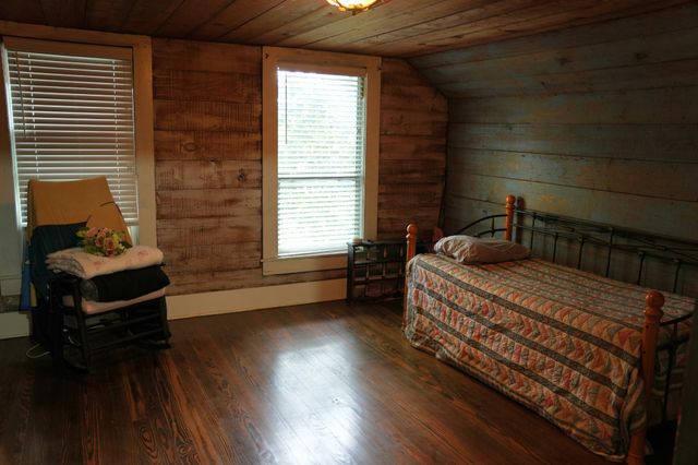 1307 Granbury Street, Cleburne, TX 76033