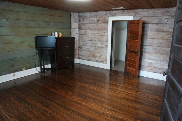 1307 Granbury Street, Cleburne, TX 76033