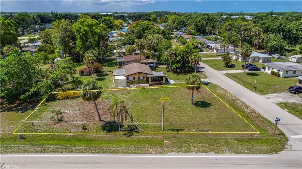 335 Ottumwa AVE, FORT MYERS, FL 33905 — photo 3