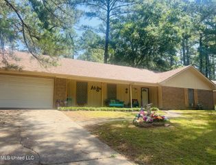3432 Dundee Lane, Jackson, MS 39212