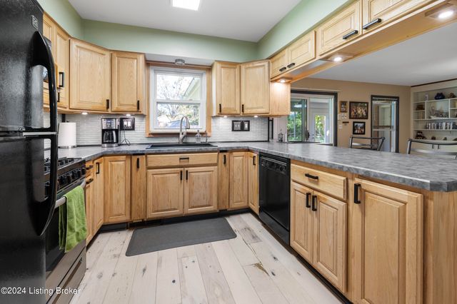 8117 Watterson Trail, Louisville, KY 40299