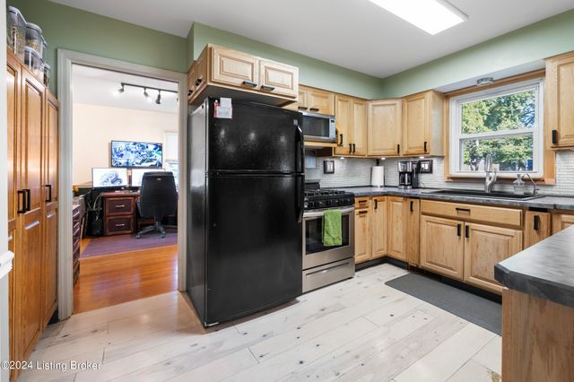 8117 Watterson Trail, Louisville, KY 40299