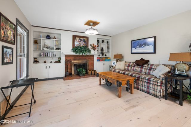 8117 Watterson Trail, Louisville, KY 40299