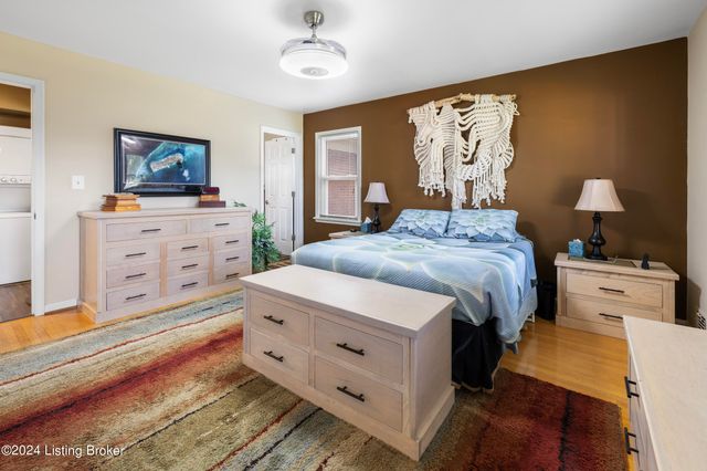 8117 Watterson Trail, Louisville, KY 40299
