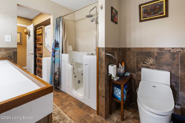 8117 Watterson Trail, Louisville, KY 40299