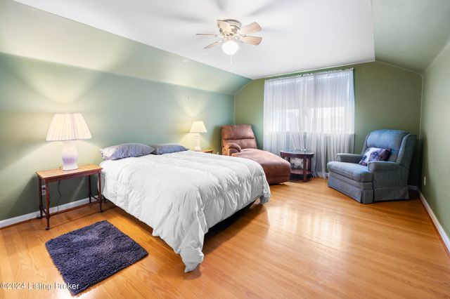 8117 Watterson Trail, Louisville, KY 40299