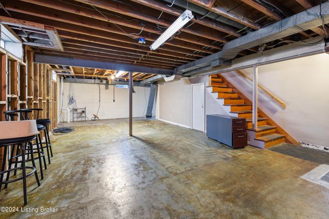 8117 Watterson Trail, Louisville, KY 40299