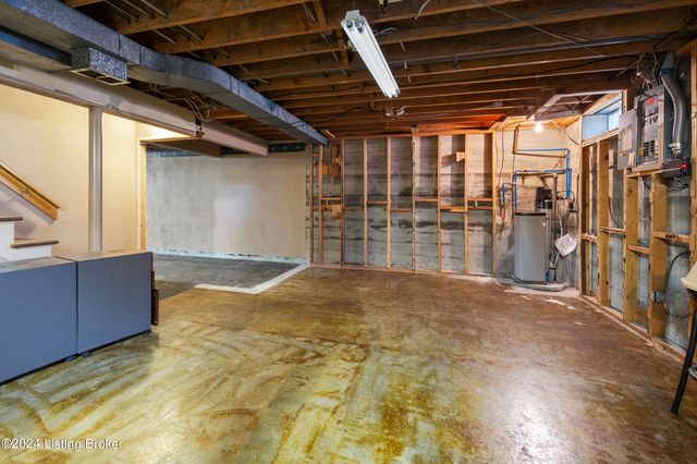 8117 Watterson Trail, Louisville, KY 40299