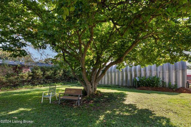 8117 Watterson Trail, Louisville, KY 40299