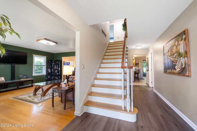 8117 Watterson Trail, Louisville, KY 40299