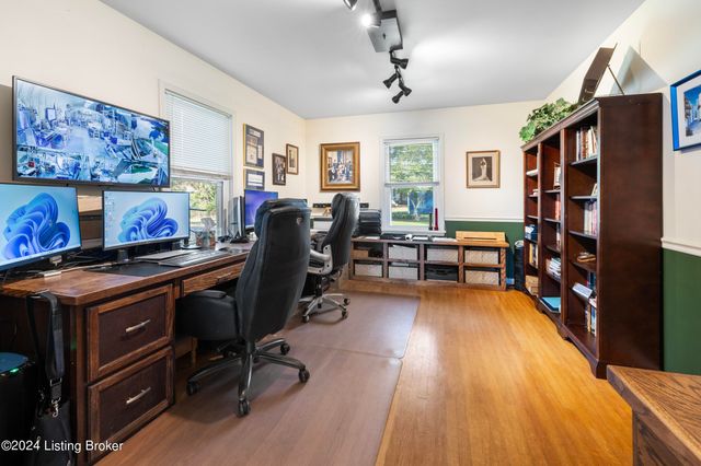8117 Watterson Trail, Louisville, KY 40299