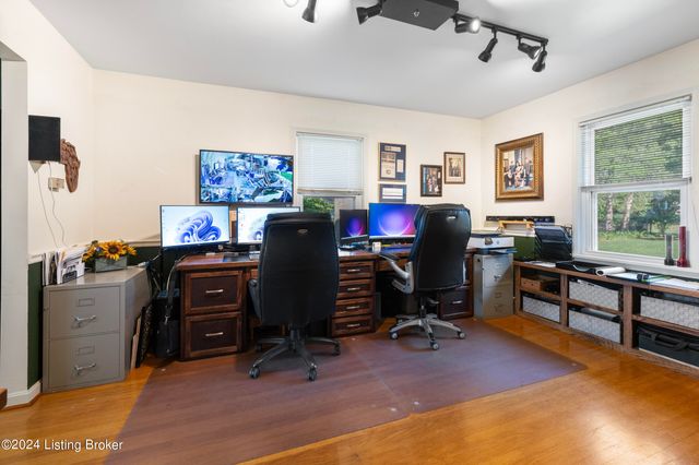 8117 Watterson Trail, Louisville, KY 40299
